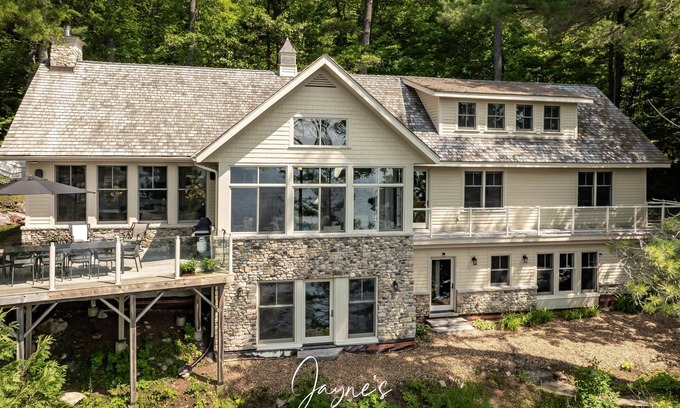 Rosseau Cabaña | Luxury Build with Boathouse, SW Views on Lake Rosseau. 5 bdrms! Tesla Charger!