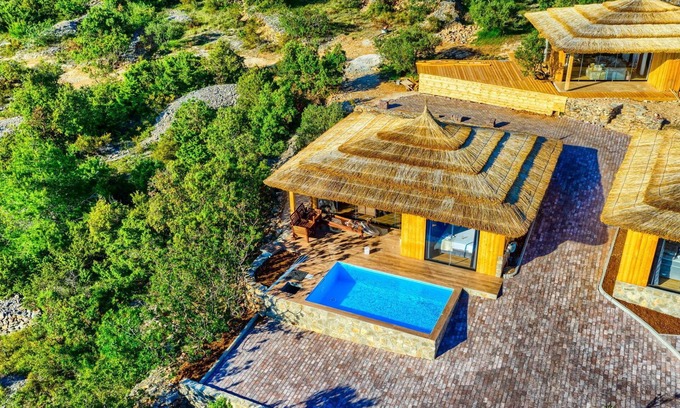 Susica Casa | Luxury Bungalow New Horizons III