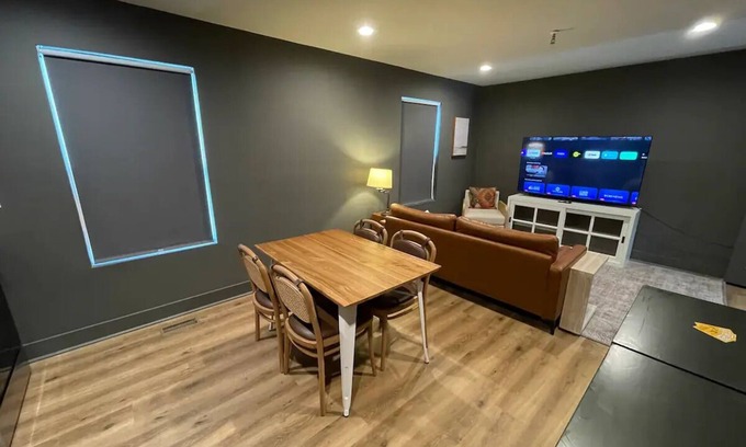 Carrollton Casa | Luxury By Downtown Train Depot