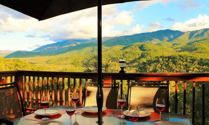 Gatlinburg - Pigeon Forge Casa | Luxury cabin, best views of Smokies! Chef's kitchen, seasonal pool, hot tub more