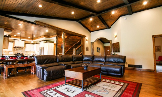 Island Park Cabina | Luxury Cabin,Golf Course,Yellowstone, Stunning Mountain Views,Tubing, Rafting,