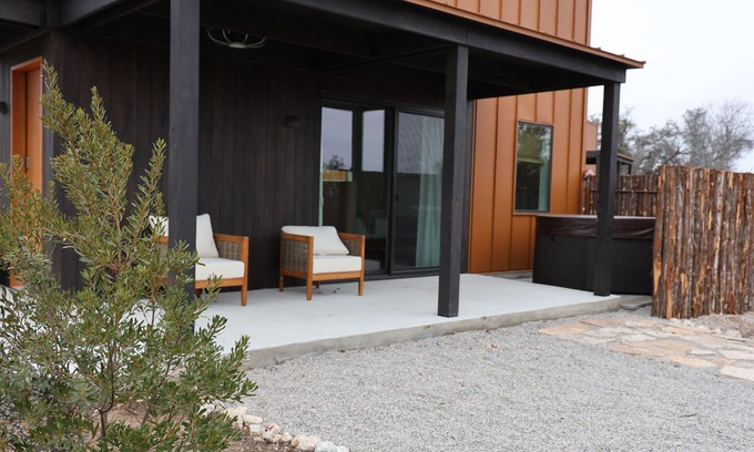 Stonewall Cabina | Luxury cabin in the center of the Texas Wine Country; large private porch w/hot tub, gas grill and fire pit; pet friendly