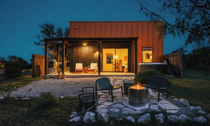 Stonewall Cabina | The Martinsburg #6 - Crapapple - Luxury cabin in the center of the Texas Wine Country we/hot tub, gas grill, fire pit; close to wineries