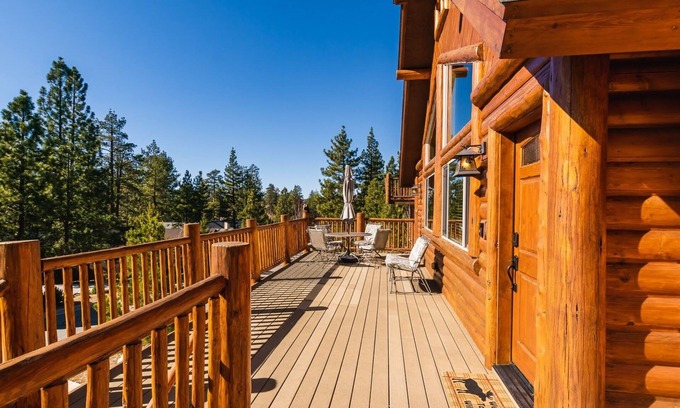 Castle Glen Estates Cabina | Luxury Cabin Living with Summit Views, Fire Pit, Hot Tub, Game Room, Pool Table