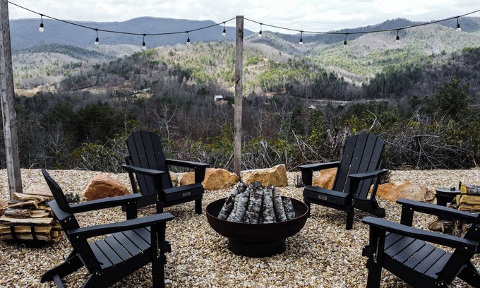 Hayesville Cabina | Luxury Cabin - Mountain Views - Hot Tub & Sauna