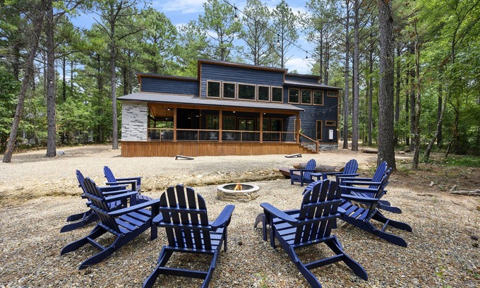 Pickens Cabina | Luxury Cabin- Sleeps 12- Hot Tub- ATV Trails- Huge Patio- Family & Dog Friendly