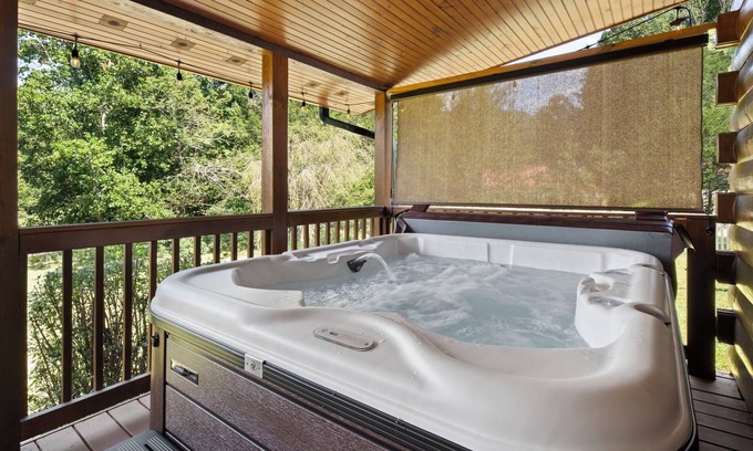 Whittier Cabina | Luxury Cabin with 2 Kings & 1 Queen, 5 miles to Casino, Hot Tub & Fire Pit
