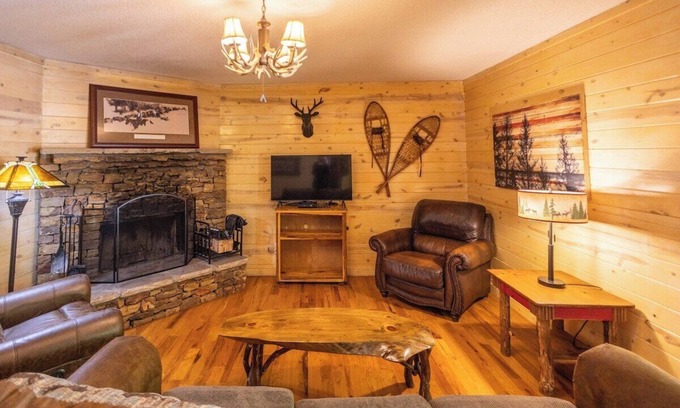 Helen Casa | Luxury Cabin with fire pit near Helen/Pet friendly