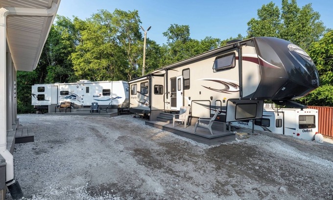 Miller Beach Apartamento | Luxury Camper in Dunes | Grill + Fire Pit