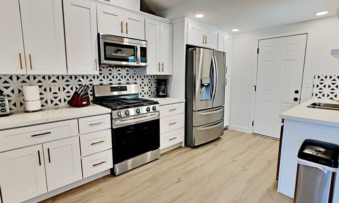 Bay Ho Casa | Luxury Canyon Living 4-Bedroom Home in North Clairemont