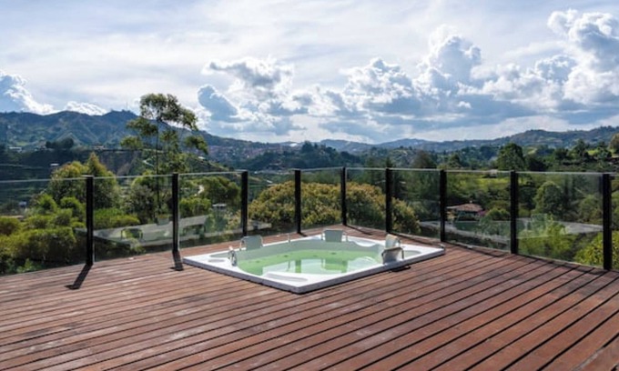 Guatape Cabaña | ¡Lujo “Casa Hollywood” en Guatape!