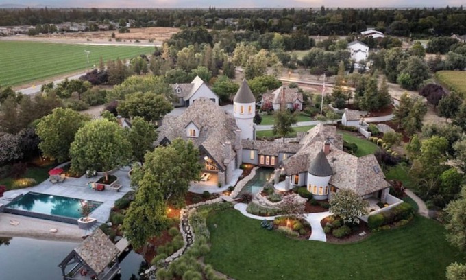 Davis Otro | Luxury Castle Retreat UC Davis