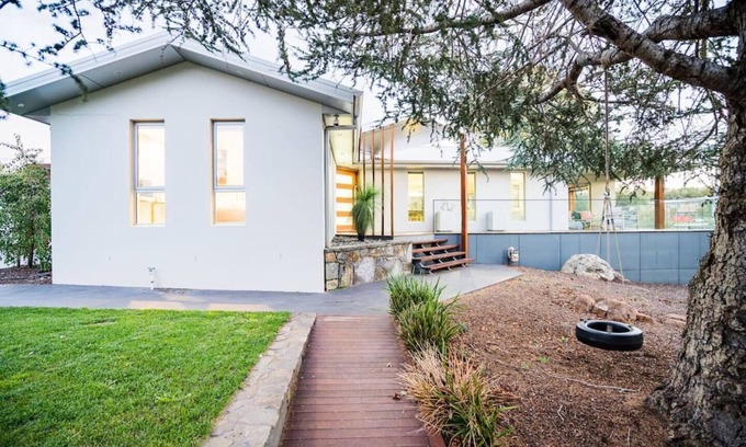 Stirling Casa | Luxury Central Canberra Home For Families/Work