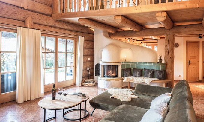 Ruhpolding Apartamento | Luxury chalet natural log cabin, 165sqm, 3 bedrooms, 2 bathrooms, fireplace, terrace with jacuzzi