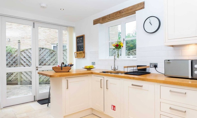Charlton Kings Cabaña | Luxury -Chelt Walking-2Bed-Long Stays-Parking
