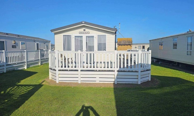 Selsey Cabina | Luxury Chichester caravan Seaside Retreat