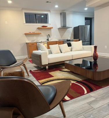 Spring Valley Apartamento | Luxury City 2bed 2bath Apt Sleeps 6 walk to Metro