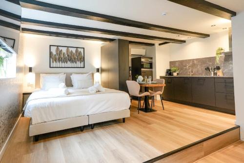 Delft Casa | Luxury City Center Studio