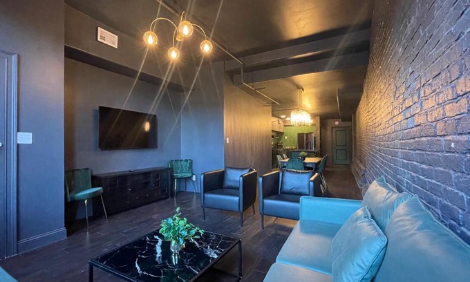 West Main Historic District Casa | Luxury City Escape & Peaceful Retreat by Hollyhock