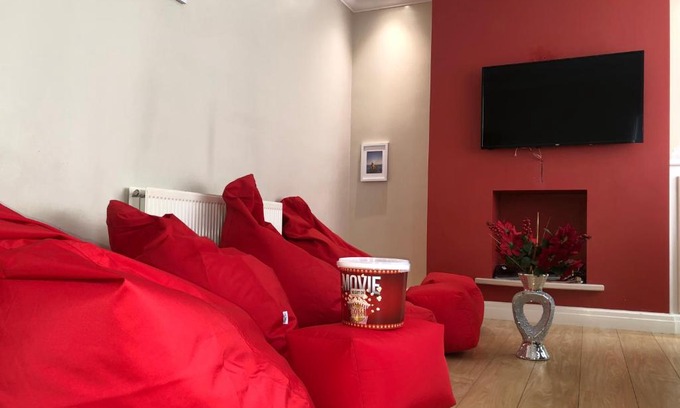 Liverpool Apartamento | Luxury City Home w/ Games Room