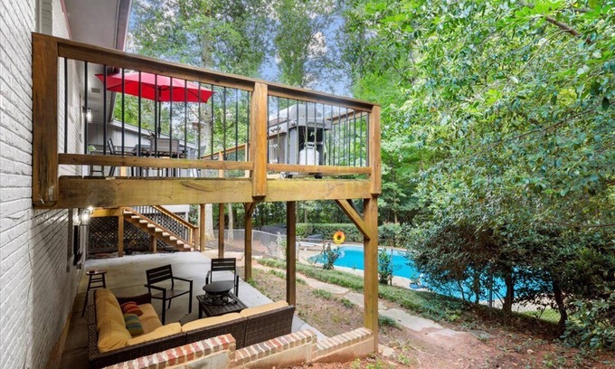 Dunwoody Casa | Luxury City Retreat: Heated Pool & Game Room in an Urban Nature Escape. Atlanta