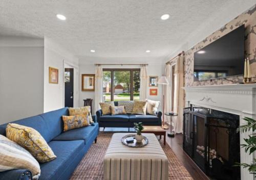 Parma Heights Casa | Luxury Cleveland Home with Fitness Equipment and Yard