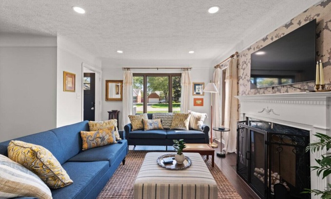 Parma Heights Apartamento | Luxury Cleveland Home W/ Fitness Equipment & Yard