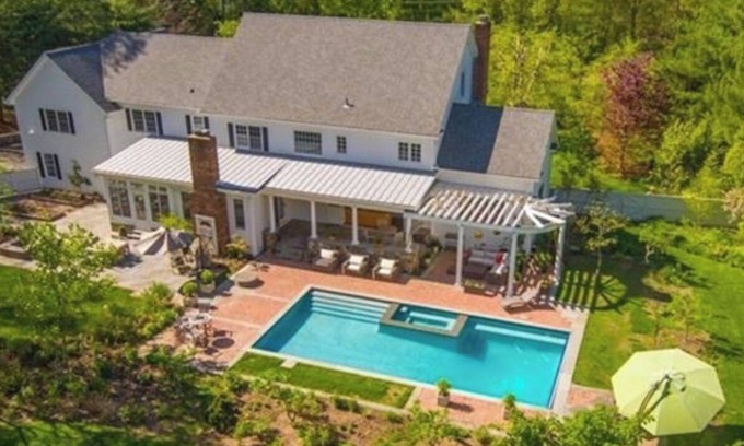 Westport Casa | Luxury Coastal Estate, 7min to NYC train & beach. Heated pool & amazing gardens