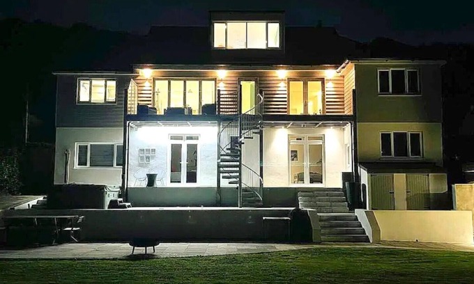 Westward Ho Casa | Luxury Coastal Home - Hot Tub, Home Cinema & More