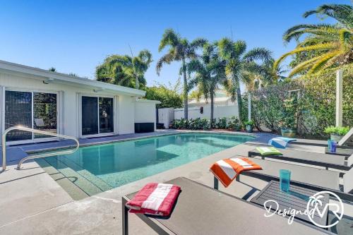 Pompano Beach Casa | Luxury Coastal Home Quiet Area w Pool Near Beach