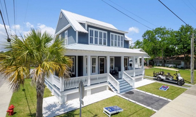 Old Town Casa | Luxury Coastal Retreat | Sleeps 8 | Private Pool | Walk to the Beach!