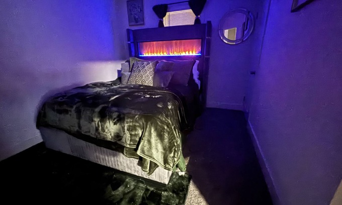 Jacksonville Casa | Luxury Comfort: King Size Bed , LED Massage Sofas , Cozy FirePit & Gazebo