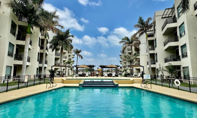 Mission Condominio | Luxury Condo 3 Bed/2 bath with Pool and Jacuzzi