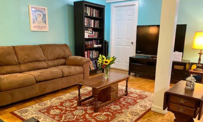 East Norwich Casa | Luxury Condo Apt. for 4: Persons: w/ Pvt. Entrance