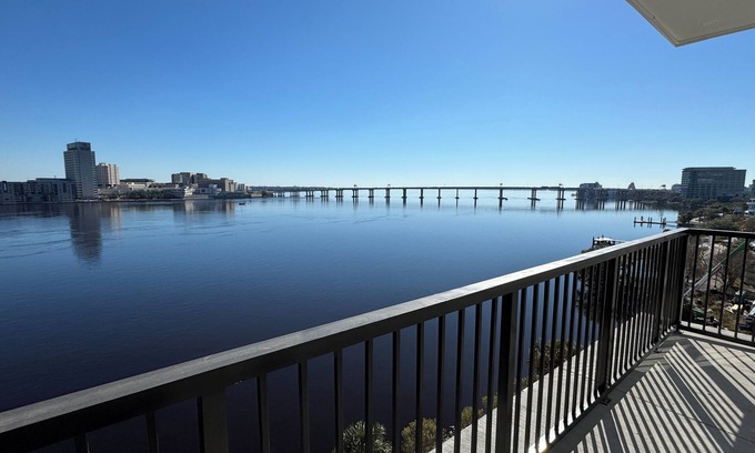 Downtown Jacksonville Condominio | Luxury Condo, Breathtaking Riverfront Views