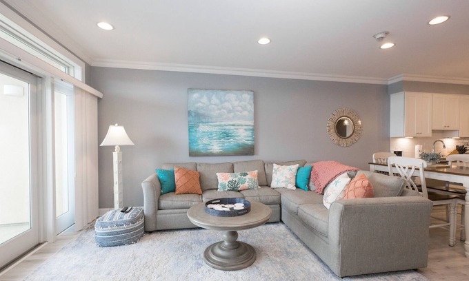 Sussex County Condominio | Luxury condo centrally located and walking distance to the beach.