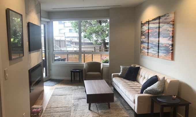 Rockland Condominio | Luxury Condo - Easy Walk to Downtown, Ocean & Attractions