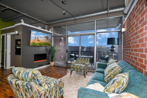 Elizabeth Park Valley Apartamento | Luxury Condo in Akron Northside District