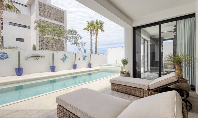 Cerro de los Venados Condominio | Luxury Condo in Vista Del Arco w/ Pool & Jacuzzi