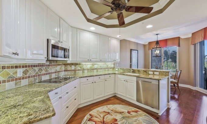 Bonita Springs Condominio | Luxury Condo in Fabulous Community with Bay Club, Private Island & Pool!