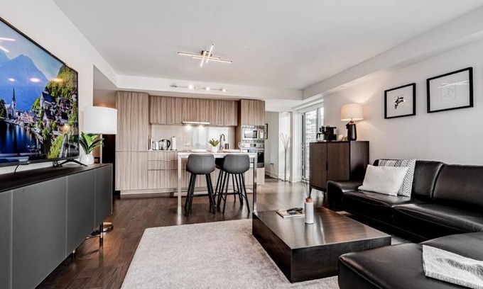 Bay Cloverhill Apartamento | Luxury Condo on Bay Street