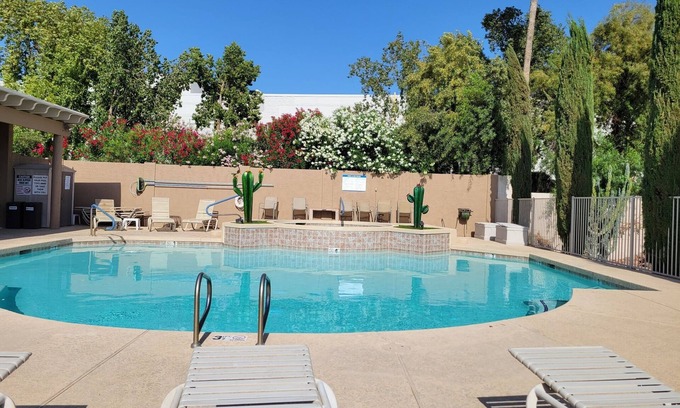East Mesa Condominio | Luxury condo on golf course 2/2.5 utilities included up to $200
