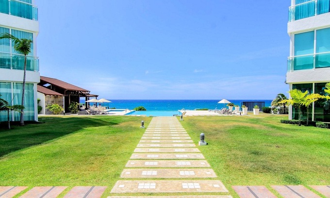 Los Brazos Apartamento | Luxury condo on private sandy beach