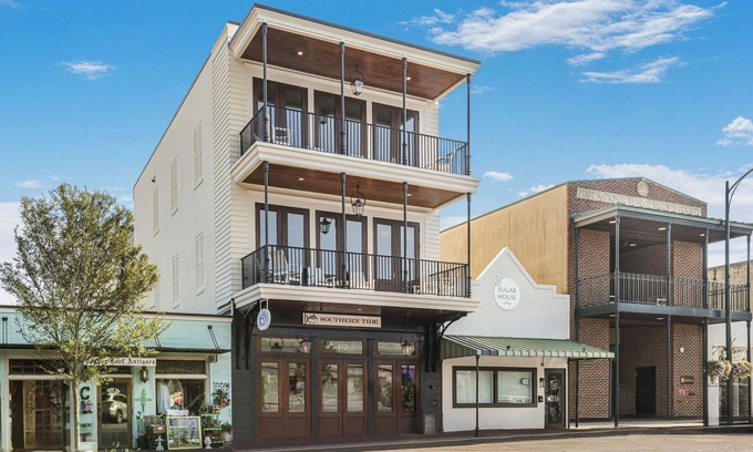 Fairhope Condominio | Luxury Condo Overlooking Downtown Fairhope #201
