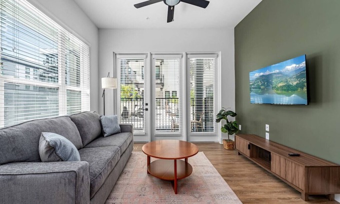 Oakford Park Apartamento | Luxury Condo! Sleep the Whole Family | Pool / Gym