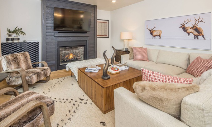 Big Sky Casa | Luxury condo w/private hot tub & Lone Peak Views, minutes to Big Sky Resort - Copper John Getaway