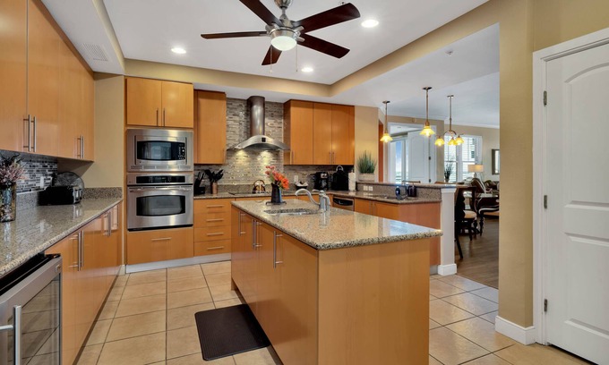 Daytona Beach Condominio | Luxury Condo With A Sunset Riverview