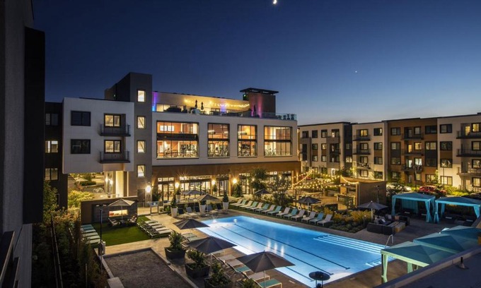 Menlo Park Apartamento | Luxury Condos at Anton Menlo w Pool & Amenities