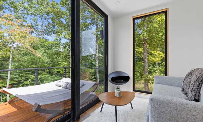 Young Harris Cabina | Luxury Container | Hammock, Fire Pit + Pool