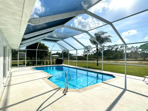 Lehigh Acres Casa | Luxury contemporary hidden gem